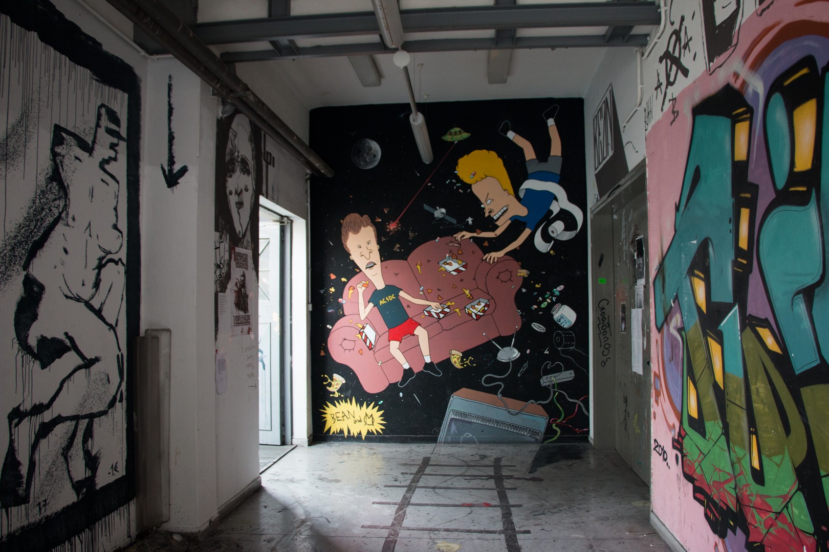 Τοιχογραφίες στους διαδρόμους της Σχολής ©Δανάη Κωτσάκη
