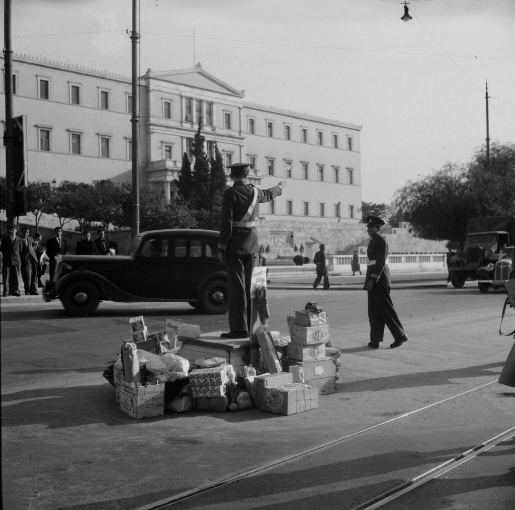 Πρωτοχρονιά, Αθήνα, 1948 © Φωτογραφικά Αρχεία Μουσείου Μπενάκη, Δημήτριος Χαρισιάδης
