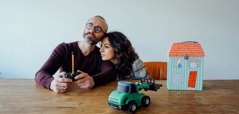 «Play House» στο Κέντρο Ελέγχου Τηλεοράσεων