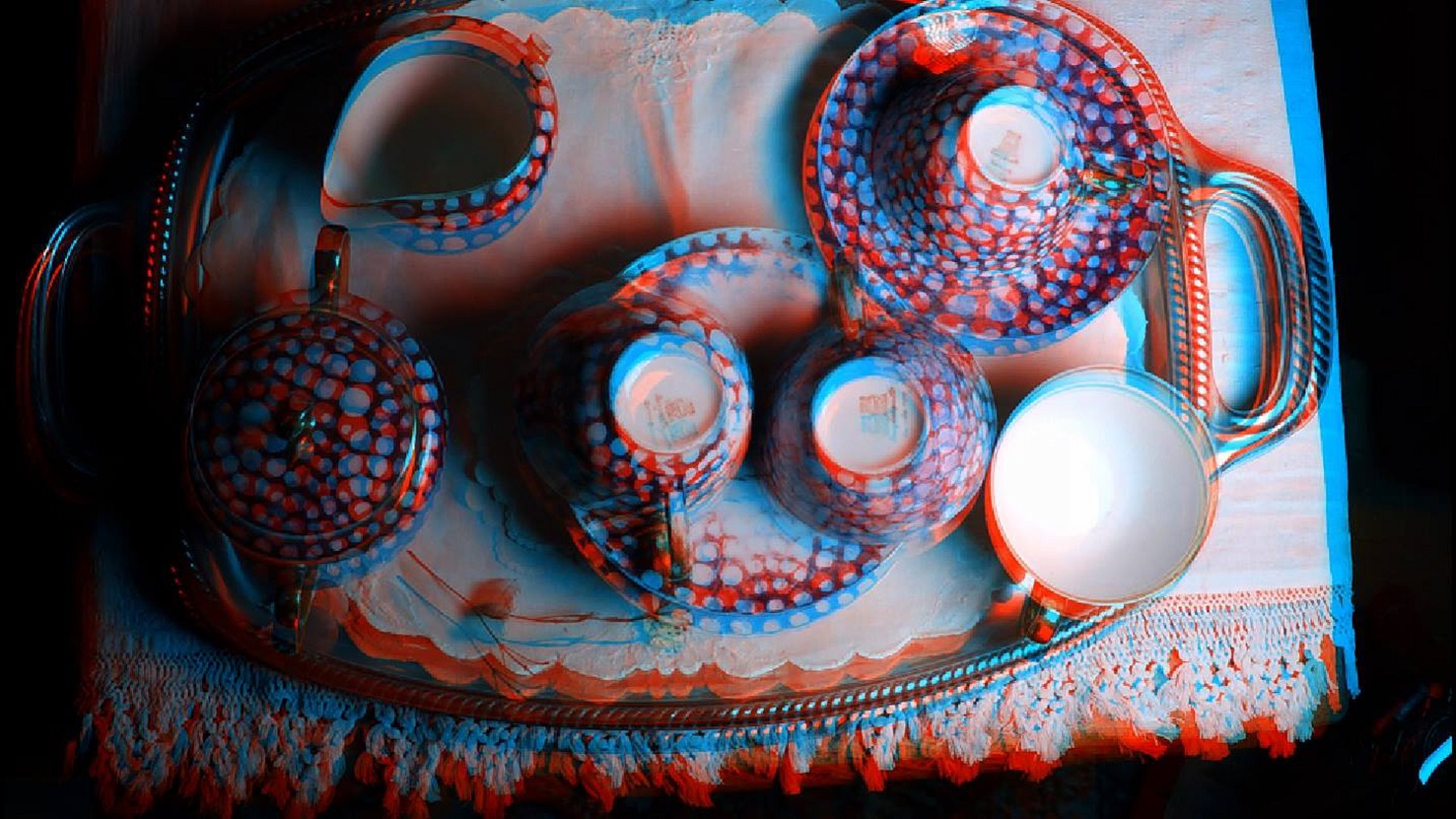 Λουκία Αλβάνου, Sleeping HERO4, 2016 (στιγμιότυπο ταινίας) Μονοκάναλη τρισδιάστατη στερεοσκοπική ταινία 2:40 λεπτά Ανάθεση της Στέγης Γραμμάτων & Τεχνών Ιδρύματος Ωνάση, Αθήνα