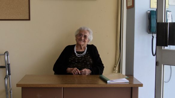 Θάλλω