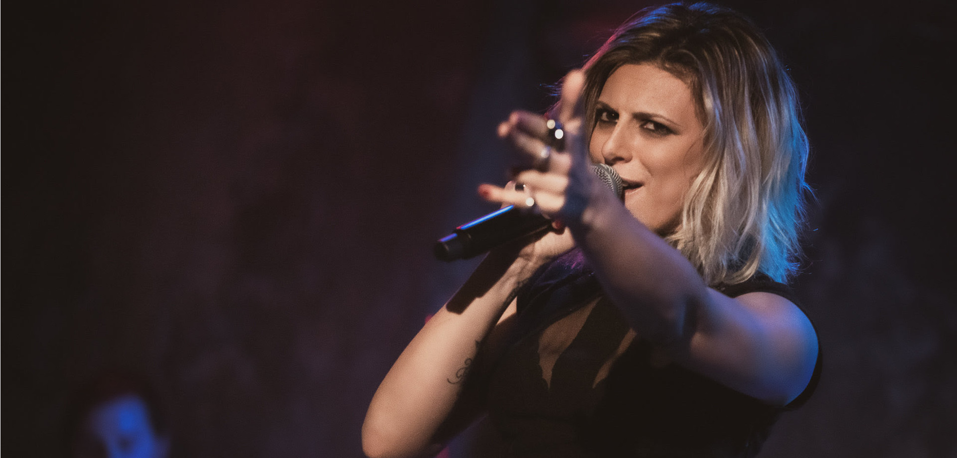 ANGELIKA DUSK LIVE