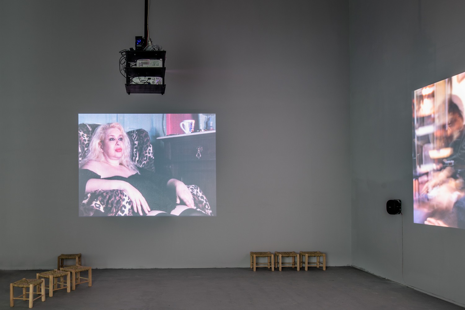 Εύα Στεφανή, Παράθυρο (από το έργο Ανάγλυφα), 2019 Ψηφιακό βίντεο, έγχρωμο, χωρίς ήχο, 2΄. Άποψη εγκατάστασης. Ελληνικό περίπτερο στην 58η Διεθνή Έκθεση Τέχνης―La Biennale di Venezia. Φωτογραφία: Ugo Carmeni Εύα Στεφανή, Μόνο άνδρες (από το έργο Ανάγλυφα), 2019 16 mm, Hi8, VHS-C, HDV, έγχρωμο, με ήχο, 70΄. Άποψη εγκατάστασης. Ελληνικό περίπτερο στην 58η Διεθνή Έκθεση Τέχνης―La Biennale di Venezia. Φωτογραφία: Ugo Carmeni