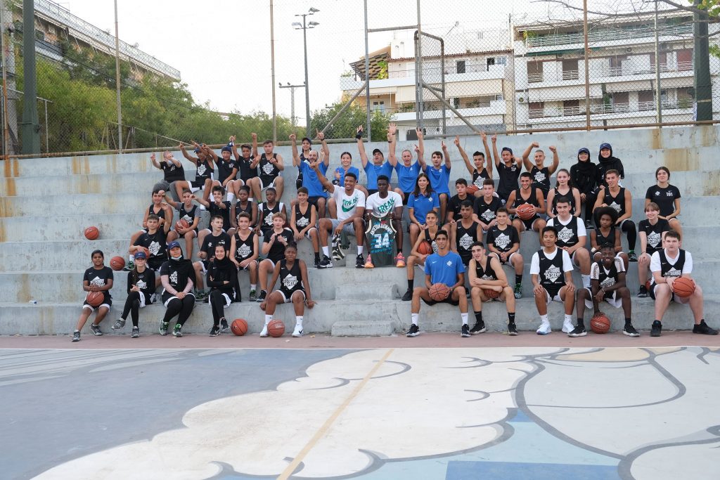 O Γιάννης Αντετοκούνμπο στην AntetokounBros Academy