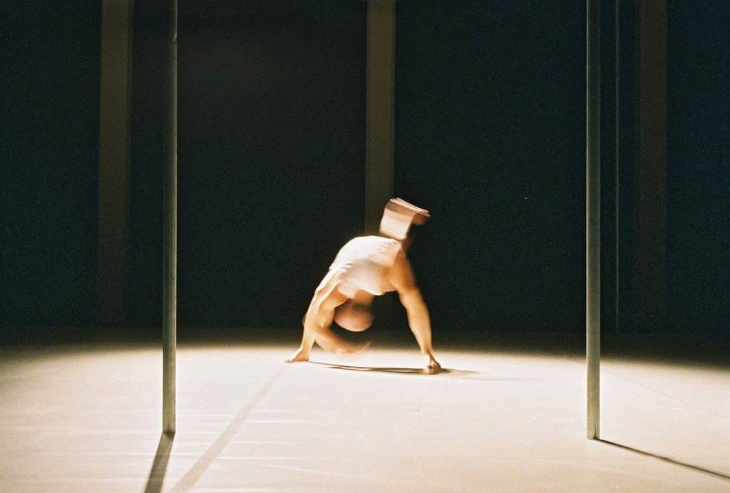 Χορός & Εικόνα: Ένας διάλογος του σύγχρονου χορού με τις εικαστικές τέχνες