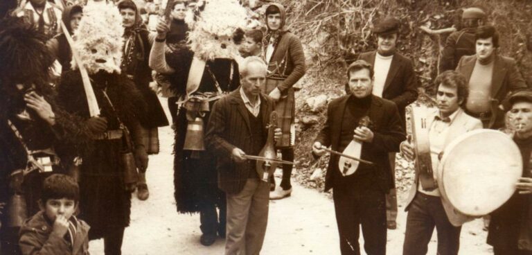 Oι λύρες της στεριάς και της θάλασσας, μια δοξαριά Ελλάδα