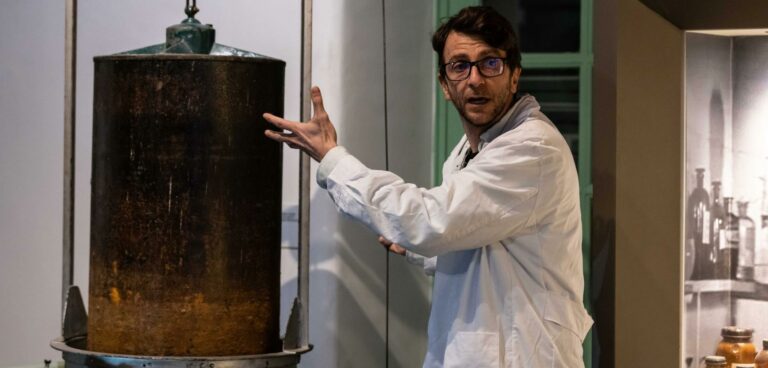 Ποιος κρατάει το φανάρι_Βιομηχανικό Μουσείο Φωταερίου